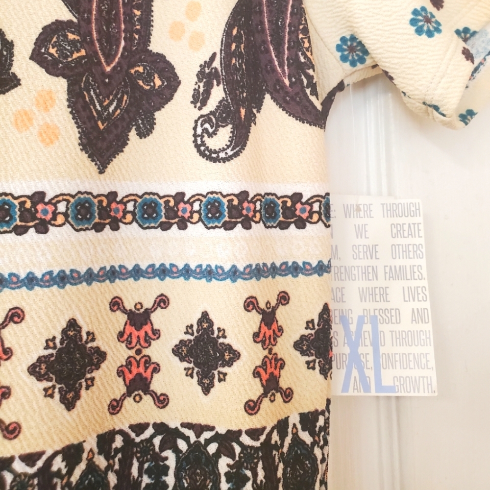 Lularoe Amelia - Picture 2 of 3